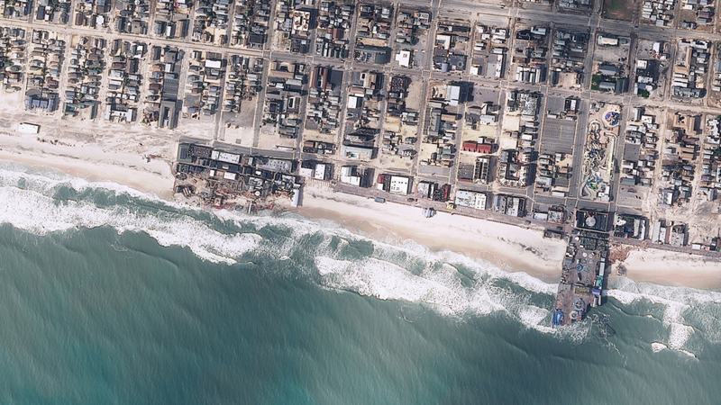 Illustration for article titled Hurricane Sandy: The Craziest Before and After Shots